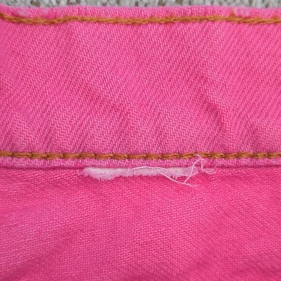 Levi's 550 Pink Distressed Frayed Hem Jean Shorts - Size 32 - Picture 14 of 14